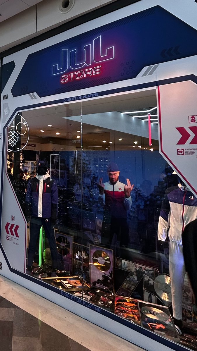 jul's tweet image. Boutique encore ouverte ajd et demain… 💪