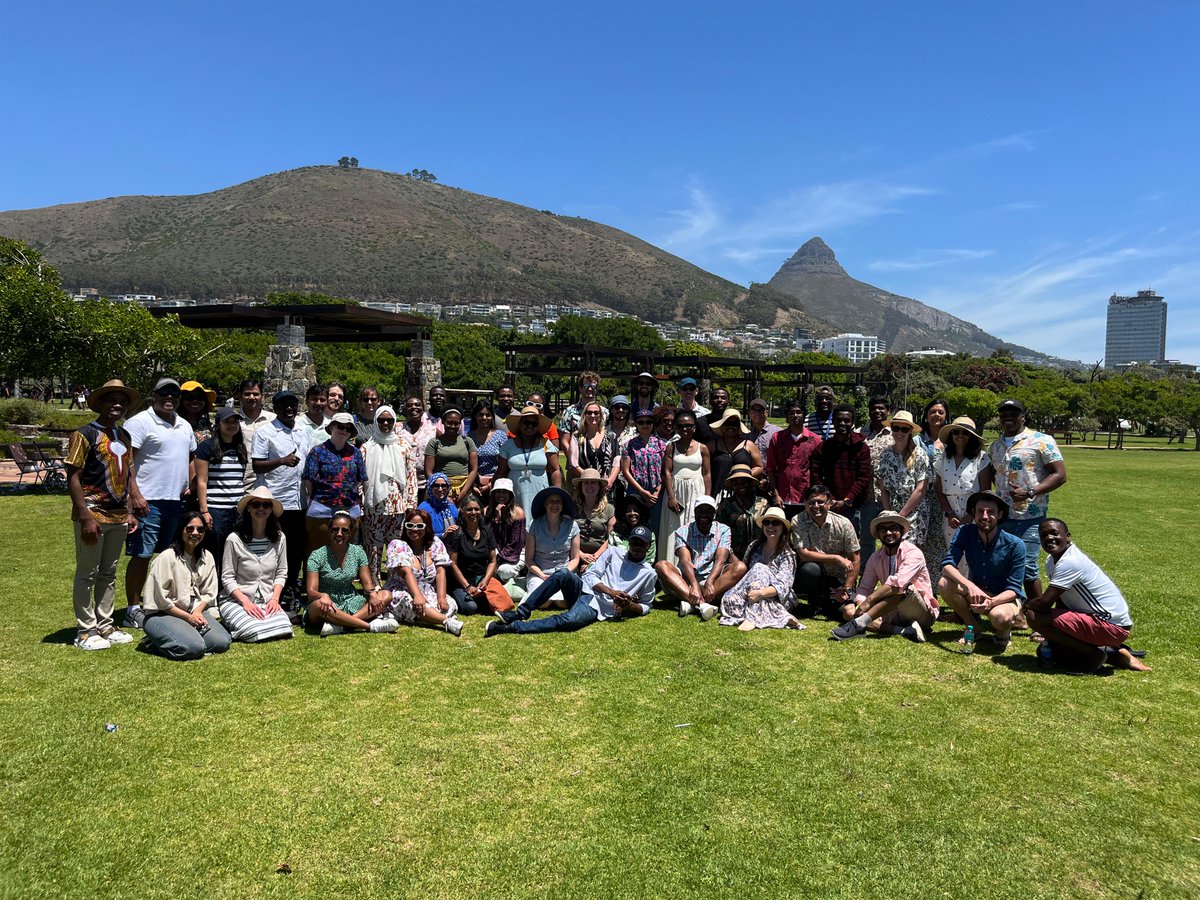 H3D_UCT's tweet image. 🎉 Wrapping Up 2024 with Gratitude and Joy 🎉
As 2024 ends, we reflect on what a wonderfully busy and fulfilling year it has been for everyone @H3D.
From all of us @H3D, we wish you a happy and joyous holiday season!
Here’s to a bright and inspiring year ahead! ✨