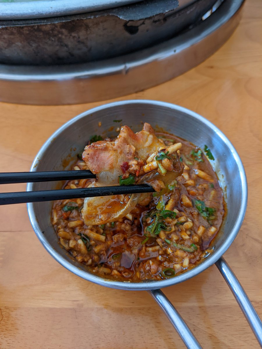 BlueHeartsUWS's tweet photo. Lao hotpot was listed as a must try but it seems that's all & only food u see in #Mengla #Xishuangbanna
1st time seeing BBQ & hotpot combo like this.
#ラオ火鍋 は一番お勧めって出てたけどこれしか無いっぽい
#メンラ #シーサンパンナ
初めて鍋と焼肉合体したの食べた。
#中国食べ歩き https://t.co/ooqA6PHzsE