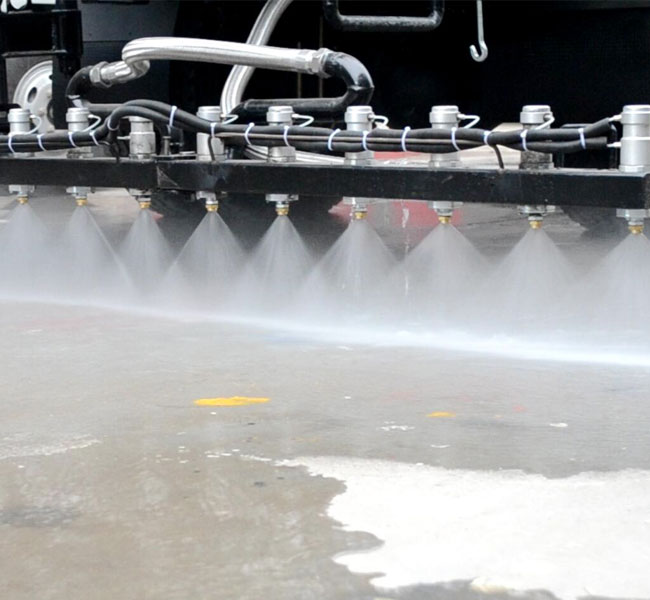 SinoroaderChina's tweet photo. The bitumen sprayer can be used to carry and spray liquid bitumen in building or maintenance of bitumen pavement or residual-oil pavement, when adopting bituminous penetration method or bituminous layering surface treatment method. 
WhatsApp：+86 18903819201 https://t.co/haoXKbfxAc
