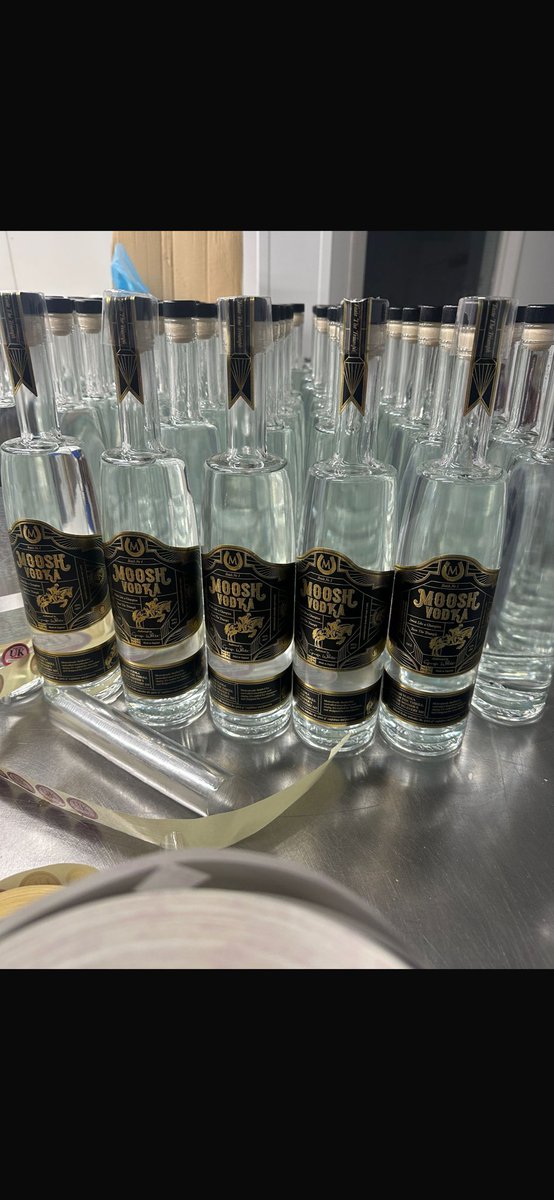 moosh_tips_007's tweet image. Fuck it. The moosh is the Christmas spirit already! Gonna send 5 bottles of Moosh Vodka to 5 lucky people ( FOR FREE ) 
Repost, ( like this post ) and comment ! 
And all that jazz 👊🏻

How tasty does the design look then? 👊🏻