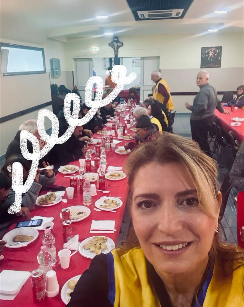 Lions108Ya's tweet photo. #Natale con i #senzatetto. #Complimenti al Lions Club #ReggioCalabriaHost per questa #sensibile e #lodevole iniziativa.
#WeServe https://t.co/r6LhUHY3JO