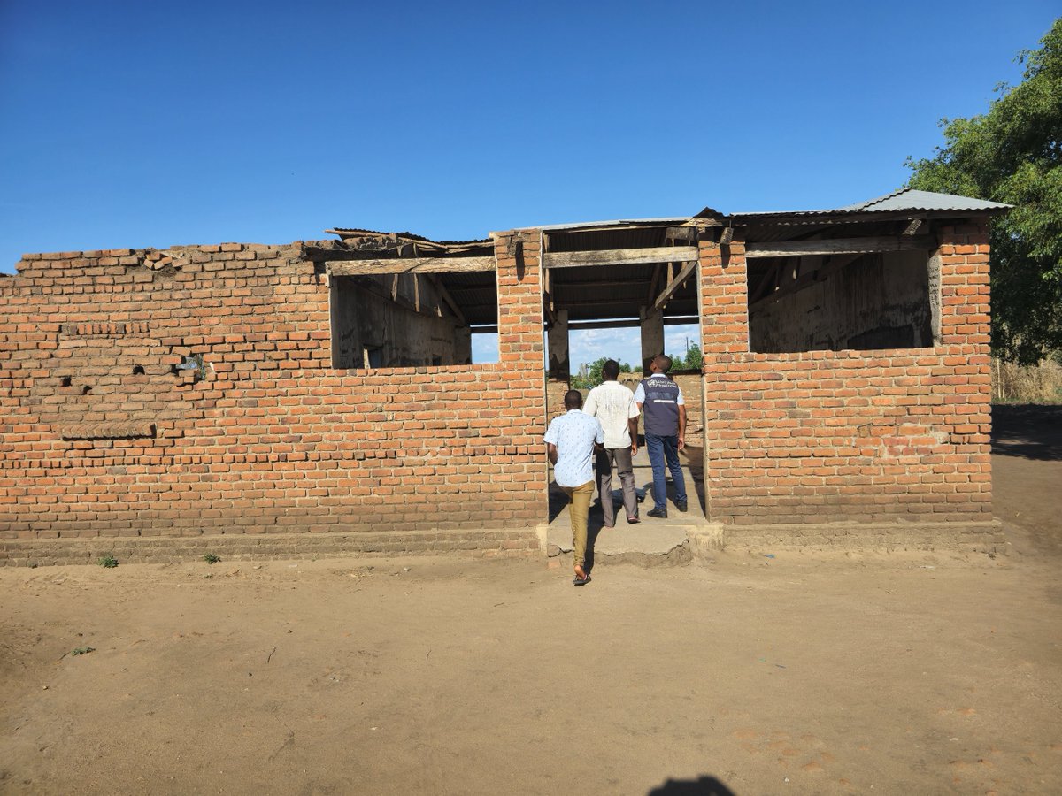 OMS Afrique (@oms_afrique) on Twitter photo Le #ClycloneChido🌀 a affecté environ 45 000 personnes dans le sud et le centre du #Malawi🇲🇼. Six centres de santé ont été endommagés, entraînant des pertes de fournitures médicales.
Pour soutenir les efforts des autorités sanitaires, <a href="/WHO/">World Health Organization (WHO)</a> a déployé des premiers intervenants au Le #ClycloneChido🌀 a affecté environ 45 000 personnes dans le sud et le centre du #Malawi🇲🇼. Six centres de santé ont été endommagés, entraînant des pertes de fournitures médicales.
Pour soutenir les efforts des autorités sanitaires, <a href="/WHO/">World Health Organization (WHO)</a> a déployé des premiers intervenants au