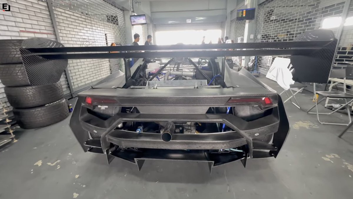 SergioFonseca8's tweet photo. Meet HONDAGHINI courtesy of @edd_ellison! 🤯 The World's First Honda-powered Lamborghini built to win the Thailand's 25 Hour Endurance Race next year.

PSC Motorsport, Thailand's Lamborghini racing specialists, have installed a stock Honda K20C (from a Honda Civic FK8 Type R) into a Lamborghini Super Trofeo EVO.

👉📽️ https://t.co/ePEBPAb5Wl