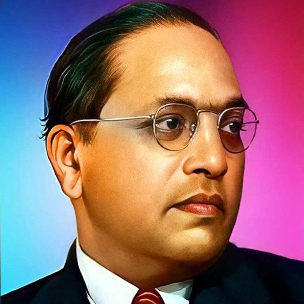 SurajKrBauddh's tweet photo. क्या बाबासाहेब मनुस्मृति के प्रशंसक थे?

दिलीप मंडल जी ने आज अ���ने एक पोस्ट में दावा किया कि बाबासाहेब युवावस्था में मनुस्मृति के विरोधी थे किंतु अपने प्रौढ़ अवस्था में मनुस्मृति क�� प्रशंसक बन गए थे।

इसके लिए मंडल जी ने बाबासाहेब के writings का एक रेफेरेंस भी दिया। हालांकि उन्होंने बड़ी चालाकी से रेफेरेंस का blur फ़ोटो जोड़ा। अतः मैं इस पोस्ट में उन रेफेरेंसेस के साफ फ़ोटो जोड़ रहा हूँ। आप स्वयं पढ़ लीजिए। इसमें बोधिसत्व बाबासाहेब आम्बेडकर ने कहीं भी मनुस्मृति की प्रशंसा नहीं की है बल्कि उन्होंने स्मृतियों के comparative study में ये बात बोली है कि मनुस्मृति में महिलाओं को संपत्ति क�� एक चौथाई हिस्सा पाने की अधिकार था। आगे चलकर स्मृतियों में महिलाओं पर और भी कठोर पाबंदियां लगती गईं और उनके अधिकारों को पूर्णतः छीन लिया गया।

अब अगर दिलीप मंडल जी इस बात का दावा करते हैं कि बाबासाहेब मनुस्मृति के प्रसंशक थे तो कृपया आप सब सर्वप्रथम इन महत्वपूर्ण बिंदुओं पर ध्यान दें;

1) अगर बाबासाहेब मनुस्मृति के प्रशंसक थे तो उन्होंने Hindu Code Bill में महिलाओं को प्रॉपर्टी का आधा अधिकार क्यों दिया? उन्होंने मनुस्मृति के अनुसार महिलाओं को एक चौथाई अधिकार क्यों नहीं दिया?

2) अगर बाबासाहेब आम्बेडकर मनुस्मृति के प्रशंसक थे तो उन्होंने मनुस्मृति का कोई भी प्रावधान Hindu Code Bill में क्यों नहीं रखा? महिलाओं की आजादी के लिए बाबासाहेब नेहरू सरकार से भिड़ गए। मजबूरन उन्हें अपना इस्तीफा देना पड़ा।

3) अगर मनुस्मृति इतनी ही अच्छी थी और बाबासाहेब उसके इतने ही प्रशंसक थे तो उन्हें Hindu Code Bill लिखने की जरूरत क्यों पड़ी? सच ये है कि बाबासाहेब ने मनुस्मृति, याज्ञवल्क्य स्मृति जैसी स्त्रीद्वेषी किताबों के विरोध में ही Hindu Code Bill लिखा और उसे हर हाल में लागू कराने के लिए सरकार से लड़ाई भी लड़ी।

4) अगर बाबासाहेब आम्बेडकर मनुस्मृति के प्रशंसक थे तो नवंबर 1948 में संविधान सभा में जब उन्हें Modern Manu उपाधि दी जा रही थी तो बाबासाहेब ने उसे स्वीकार क्यों नहीं किया? साथ ही सत्यशोधक समाज के नेता एवं संविधान सभा के सदस्य के. एम. जेधे ने सभा में इसका पुरजोर विरोध किया था।

गौरतलब हो कि जातिवादी नेताओं द्वारा बाबासाहेब को Modern Manu कहने के विरोध में ही मान्यवर साहब कांशीराम ने गांधी को Modern Manu कहा था।

स्पष्ट है कि दिलीप मंडल जी का दावा पूर्णतः झूठ है। बाबासाहेब कभी भी मनुस्मृति के प्रशंसक नहीं रहे हैं। मनुस्मृति पर दिलीप मंडल का भी स्टैंड यही रहा है। अब उन्हें RSS से पैसा मिलने लगा है। अतः वह बाबासाहेब का नाम लेकर अपना झूठा एजेंडा चला रहे हैं और समाज को भ्रमित कर रहे हैं। 

दिलीप मंडल ज��� भाजपा के लिए कुछ भी लिखें, हमें उससे ऐतराज नहीं है लेकिन बाबासाहेब आम्बेडकर की बातों को गलत तरीके से प्रसारित करके उनकी छवि धूमिल करना हमें हरगिज स्वीकार नहीं है।

हालांकि मनुस्मृति दहन वाले विवाद में उलझना दलितों का काम नहीं है। हमारी प्राथमिकता अपनी शिक्षा-दीक्षा, सशक्तिकरण एवं बुद्धिज्म का प्रचार प्रसार करना है। लेकिन यह स्पष्ट हो कि बाबासाहेब के नाम पर किसी भी तरह का दुष्प्रचार समा��� स्वीकार नहीं करेगा। सतर्क रहें, सचेत रहें, सावधान रहें। नम��� बुद्धाय, जय भीम।🙏