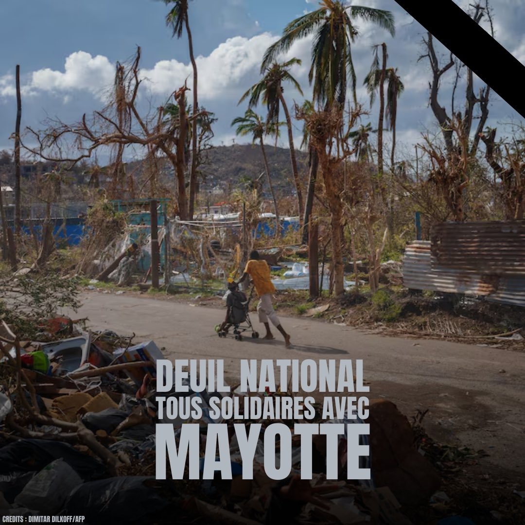 #Mayotte | Journée de deuil national.
La Nation toute entière est unie avec les Mahorais, nous sommes tous éprouvés.
Remerciements à toutes celles et ceux mobilisés pour secourir ceux qui en ont besoin. 
Toutes mes pensées aux victimes et à leurs proches touchés par le cyclone