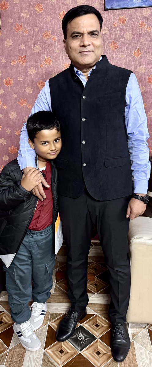 Dharmendra_Lko's tweet photo. छोटे और बड़े #party_ time #Chhote_thakur🥰🥰 https://t.co/YrKyJLMhks