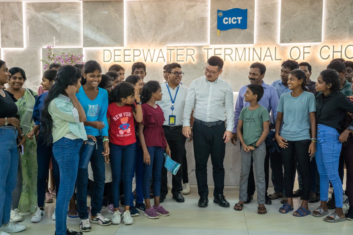 #CICT Supports Delft Maha Vidyalaya #Champions

CICT hosted the victorious Delft Maha Vidyalaya #students, who excelled in the Boys' and Girls' #DragonBoatChampionships at the 8th #CanoeSprintNationalChampionship, with an exclusive tour of the #ColomboPort.