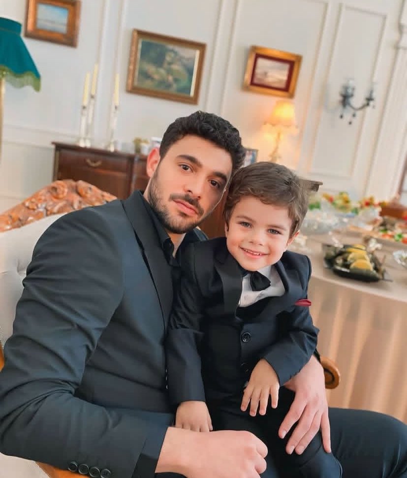flower28583's tweet photo. Yakışıklı adam ve çocuk 👨🏻🦱👦🏼🖤👌🏻
#HalitÖzgürSarı #dogubalkay #YamCano https://t.co/iRcW3TT1Xa