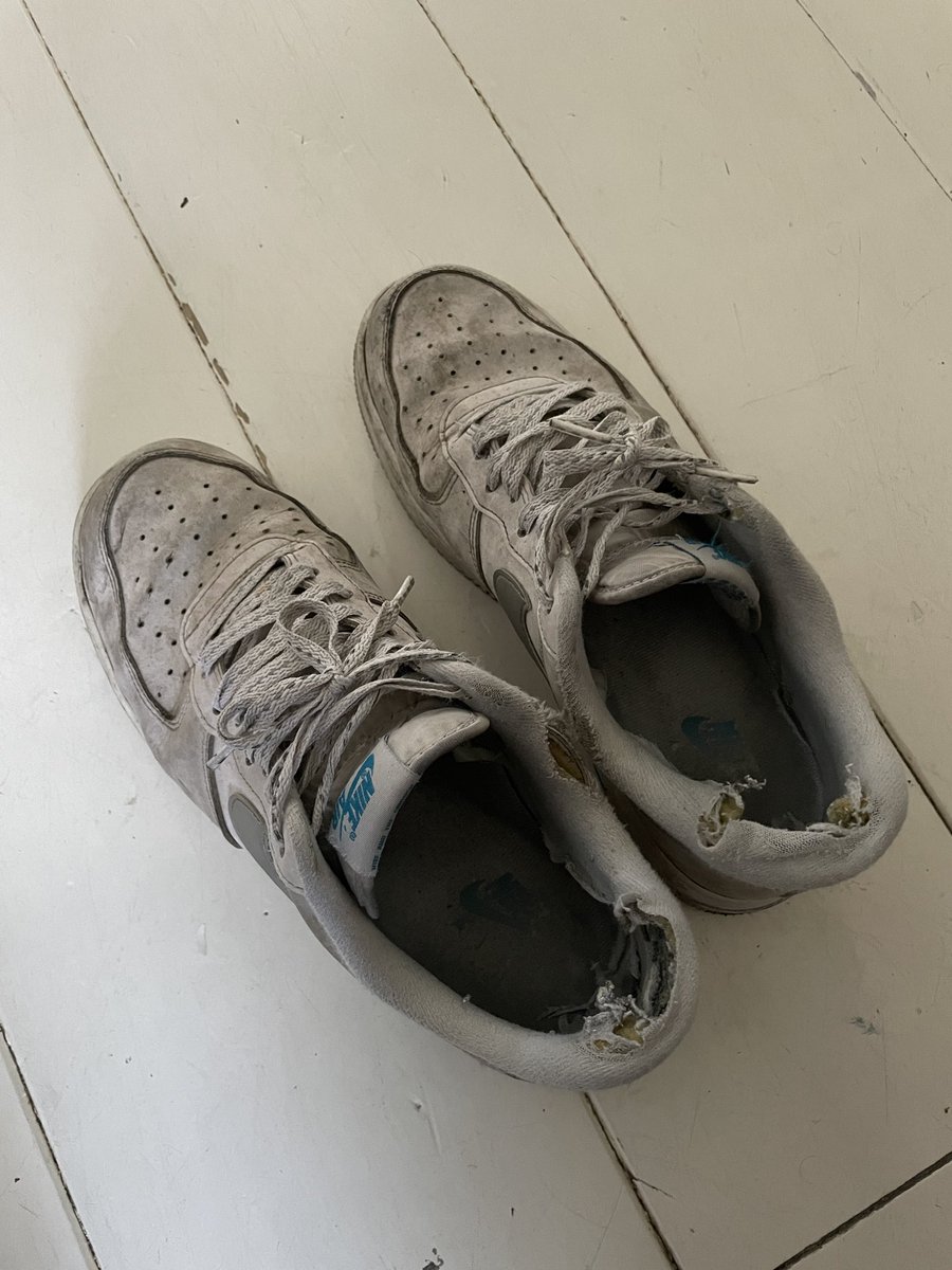 soxforce1's tweet photo. 🏷️ They are very stinky and smelly, but if you’re interested, feel free to take them off my hands for a small donation. Let me know! Size 43 https://t.co/uvsWNKhyWw