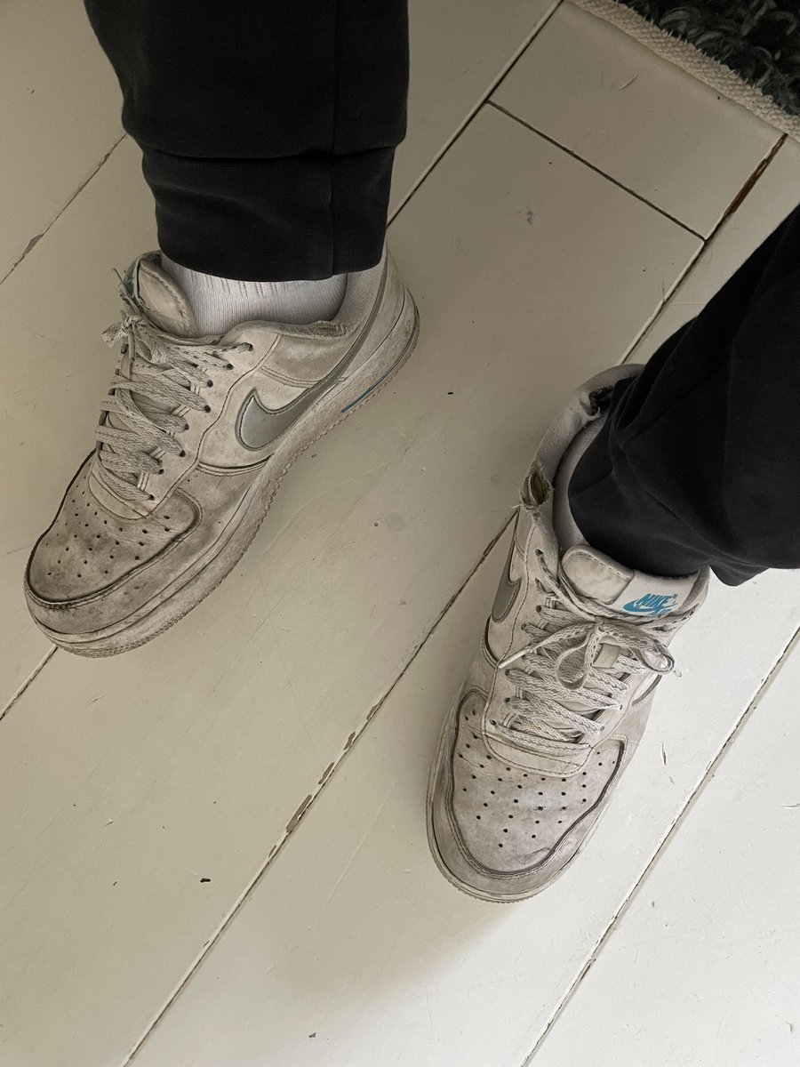 soxforce1's tweet photo. 🏷️ They are very stinky and smelly, but if you’re interested, feel free to take them off my hands for a small donation. Let me know! Size 43 https://t.co/uvsWNKhyWw