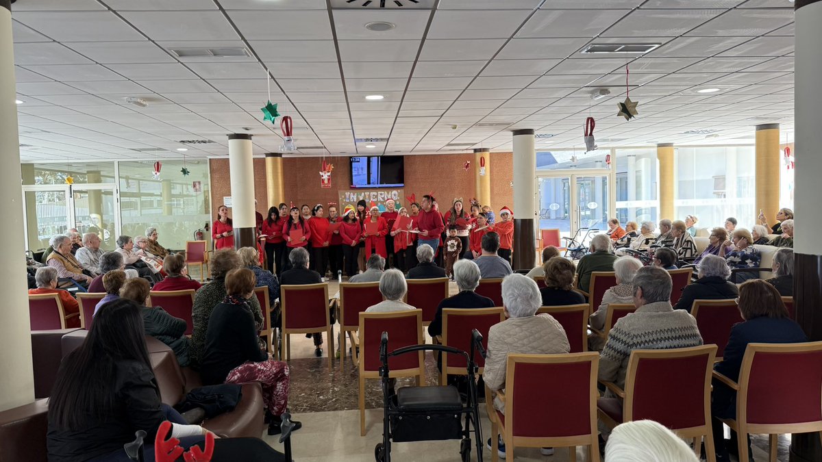 icdelalfarero's tweet photo. Segunda Visita del CORO de la IGLESIA a una Residencia de Ancianos de Almería. 
NUESTROS MAYORES LO MERECEN ♥️
➡️ Agradecemos a todo el EQUIPO de la R. La Esperanza su cariño, amabilidad, y atención con un super desayuno sorpresa que nos habían preparado 😋😋 A Steeven le han encantado las croquetas 😛, y Ayleen la tortilla de patatas 😜