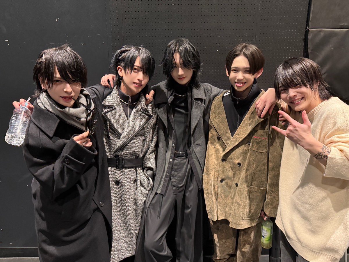 yumeneo_info's tweet photo. 夢喰クリスマス公演ありがとうございました！
サプライズで、新曲「StarlightMirage」をお披露目しました✨

次回は29日、2024年ラスト単独公演です‼️ https://t.co/gsfEjUXH4Y