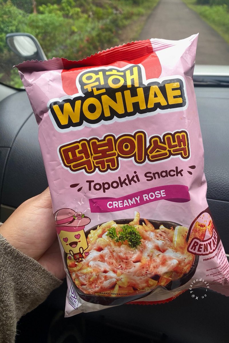 yearendsale_'s tweet photo. Abis coba varian kuning, mau coba yang pink ini juga... eh ternyata lebih enak dan wangi... aroma khas carbonara dengan rasa gurih, asam dan sedikit hint pedas. Pastinya juga renyah!! fix akumah jadi #TimPink aja 😋🌸🫶🏻 https://t.co/GwKx6bhLwv