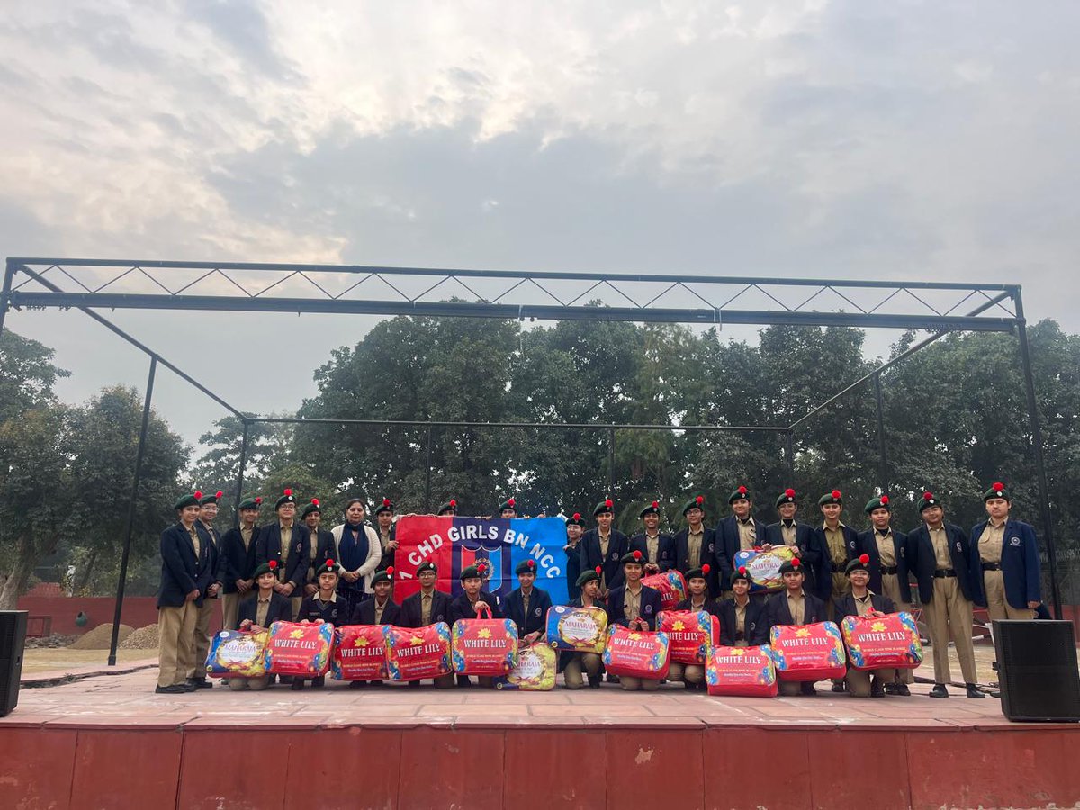 CPhhp's tweet photo. When humanity comes first & what better way for NCC cdts than to help the poor & needy in fighting the harsh winters ahead. Cdts of girls Bn NCC Chd gp, interacted and distributed blankets to the needy people in the UT as part of SSCD activity.
#standwithpoor @HQ_DG_NCC https://t.co/K6Veoivyy0