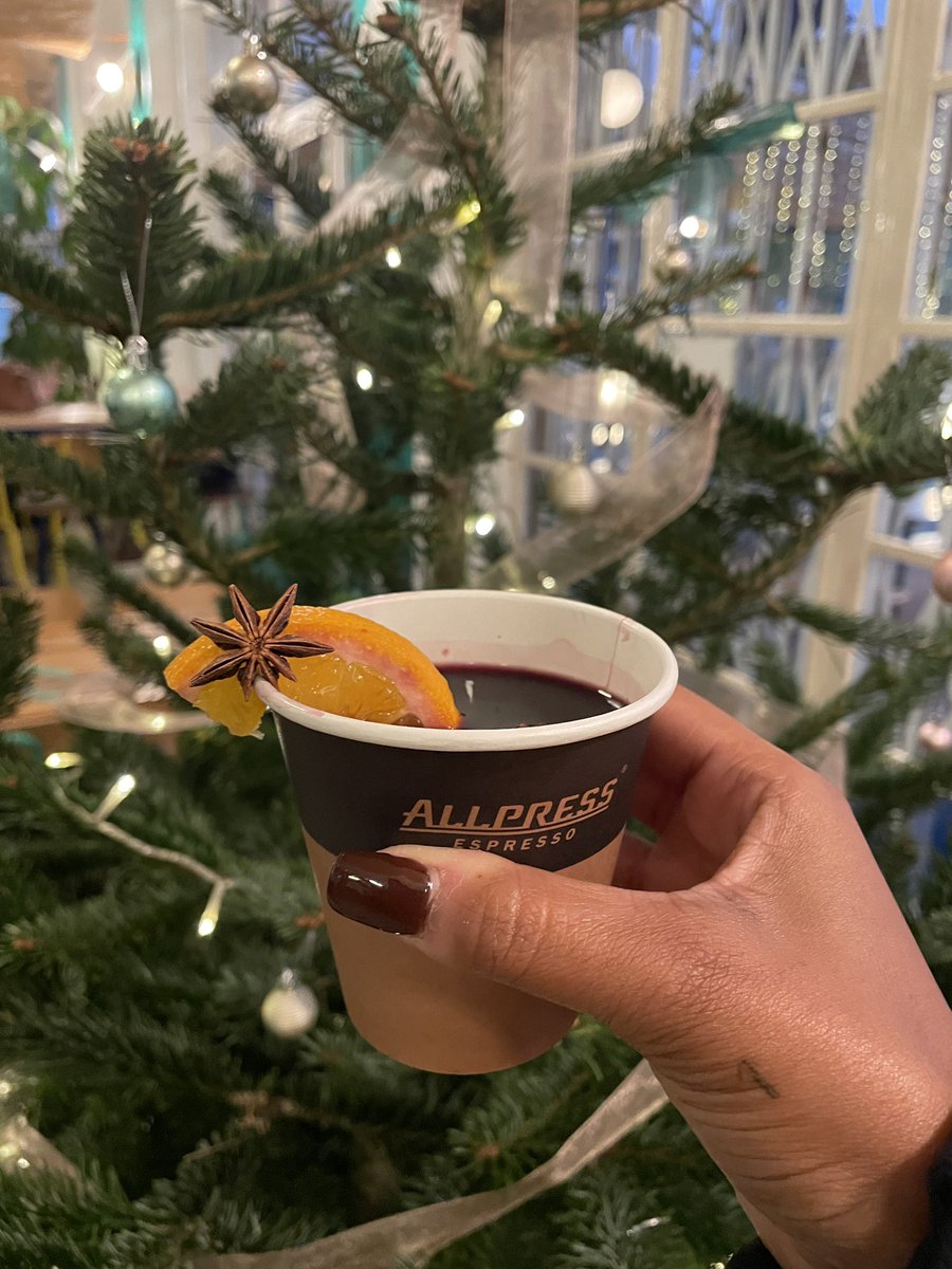 thelidocafe's tweet photo. Takeaway mulled wine for a crisp walk around the park… sounds perfect right!? 🤩 

#mulledwine #warm #brockwellpark https://t.co/fWaaQyXk9d
