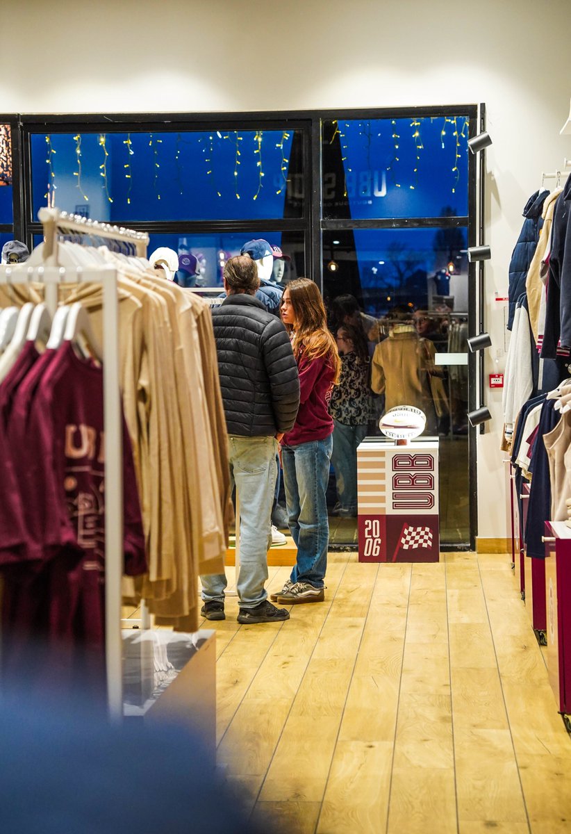 UBBrugby's tweet photo. ᴘꜱꜱᴛ...
Notre UBB Store à Bord'eau Village est ouvert aujourd'hui jusqu'à 19h et demain de 10h à 17h !
Profitez-en ! 🎄
#iloveubb #UBBStore https://t.co/hqjCk2FT7Z