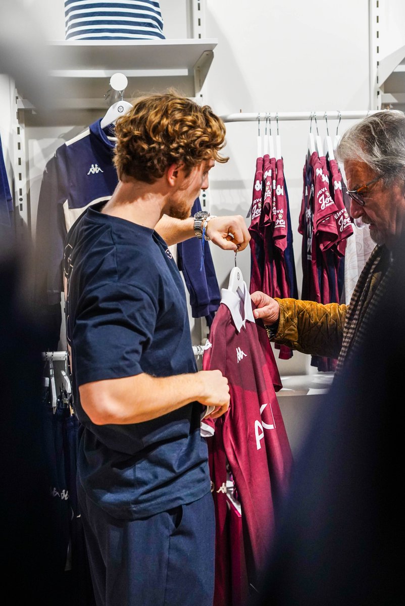UBBrugby's tweet photo. ᴘꜱꜱᴛ...
Notre UBB Store à Bord'eau Village est ouvert aujourd'hui jusqu'à 19h et demain de 10h à 17h !
Profitez-en ! 🎄
#iloveubb #UBBStore https://t.co/hqjCk2FT7Z