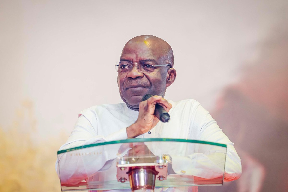 Eaglepostng's tweet photo. Mr Benson Ojeikere came to Abia State for NYSC. 

He is originally from Edo State...

Today, Governor @alexottiofr appointed him Head of Service following the retirement of the incumbent, Lady Dr Queen Obioma, this December...

Mr Ojeikere will be HoS strictly on the strength of his performance in an interview conducted for Permanent Secretaries and other qualified personnel in the State Civil Service by the Governor and senior members of his team, and then his service records

No godfather...

No "put him there for me..."

Strictly merit...

That is the New Abia