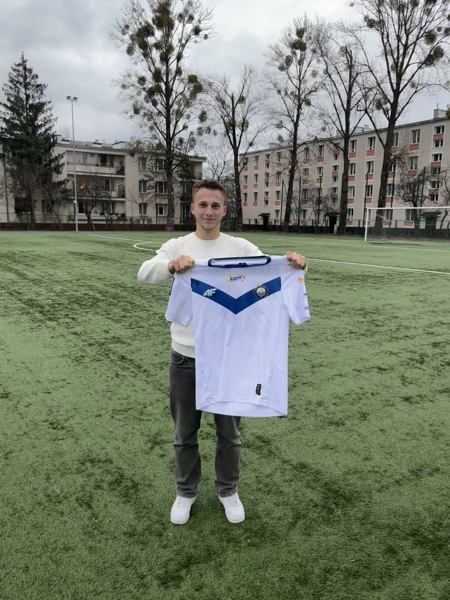 FGerbowski32's tweet photo. Zgodnie z obietnicą dorzucam na licytację dla Marysi swoją koszulkę z meczu PKO Ekstraklasy Jagiellonia Białystok - Stal Mielec. Koszulka z sezonu 2024/2025. Licytacja do 24.12.2024 do godziny 23:59

Link do akcji oraz licytacji w przypiętym komentarzu ⬇️ https://t.co/dFktNptJaD