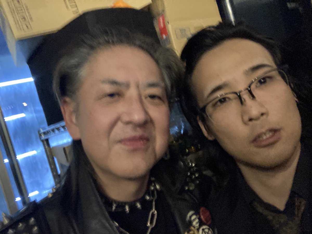 Serenade6608's tweet photo. セレナデピクチャー
Vo.鬼田よしき
12/14日は
久しぶりにライブなくて
ライブ観に行ってきたんだよ
イナさん企画、感動
缶バッチをトートバッグにつけてんだぁ
全バンドカッケー刺激になった。
帰りに流れ星みた🌠
#イナさん
#SELFSTYLE
#CxCxD
#TheCALLINGS
#新松戸FIREBIRD https://t.co/S5PlG5Fq9G
