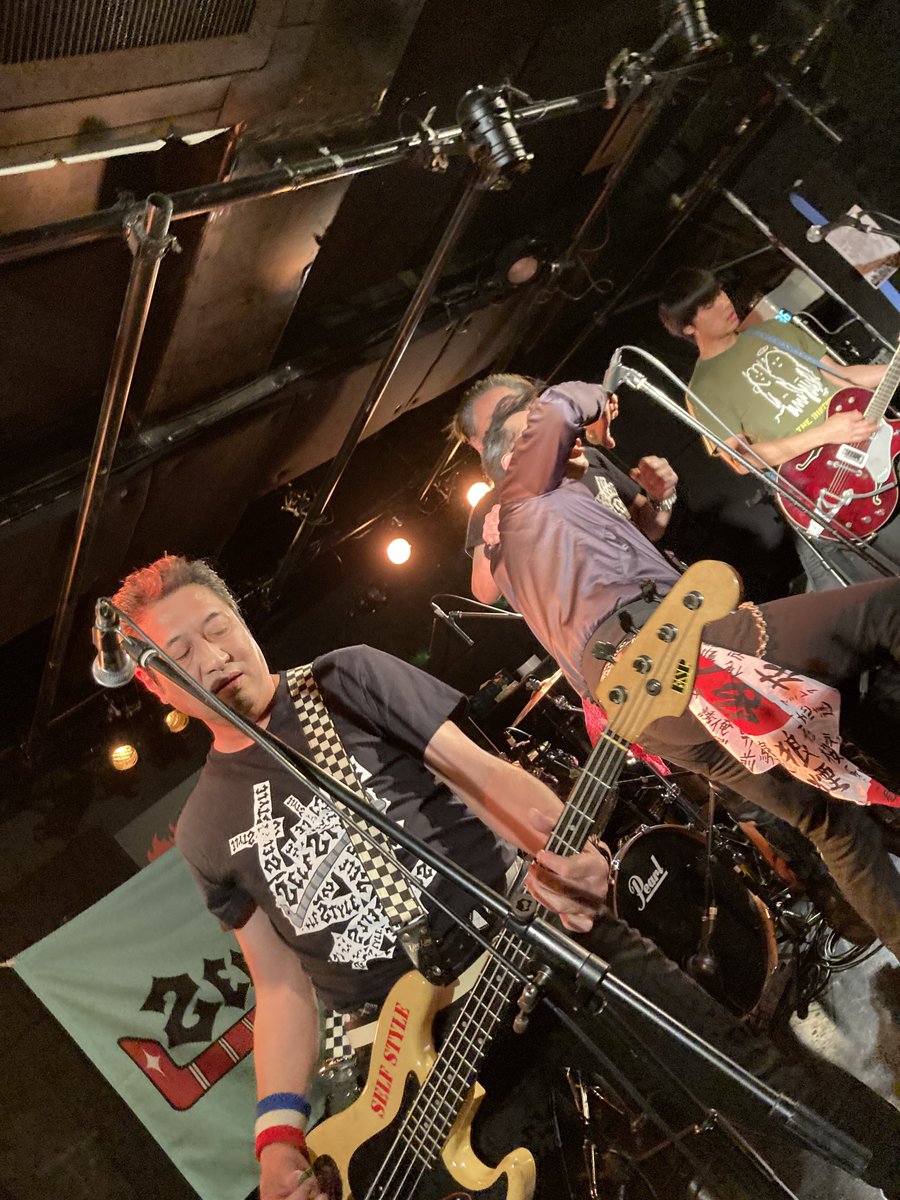 Serenade6608's tweet photo. セレナデピクチャー
Vo.鬼田よしき
12/14日は
久しぶりにライブなくて
ライブ観に行ってきたんだよ
イナさん企画、感動
缶バッチをトートバッグにつけてんだぁ
全バンドカッケー刺激になった。
帰りに流れ星みた🌠
#イナさん
#SELFSTYLE
#CxCxD
#TheCALLINGS
#新松戸FIREBIRD https://t.co/S5PlG5Fq9G