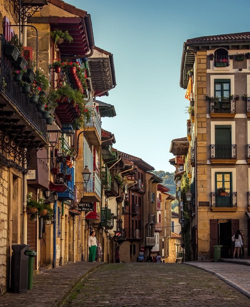 Hondarribia Gipuzkoa Euskal Herria 🥰.

Fontarrabie Guipuscoa Pays Basque Sud 🥰.

📸 Imemine64 💞.

Belle et douce journée ☀️☔ 🌧️💫 ☕🦋 🌿🌹 🎶✨ 🍀🐞 💫🌺💞.