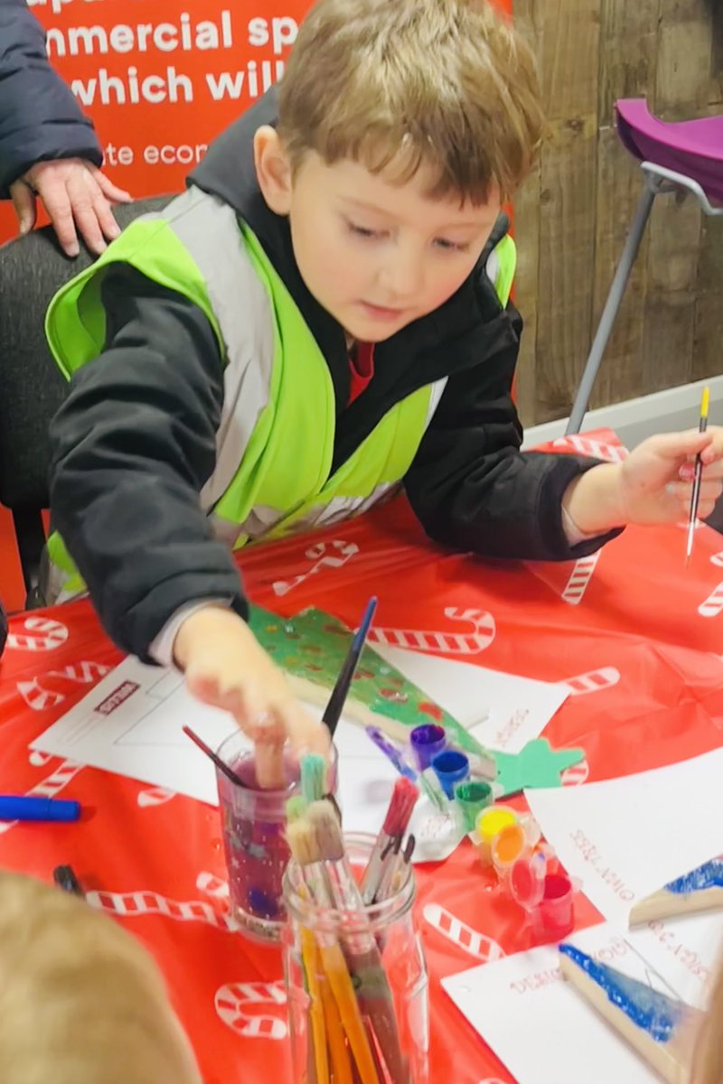 Ss Gabriel and Raphael RC Primary School had a wonderful festive visit to #buildSHED in their last week of term before Christmas 🎄 They did a fantastic job decorating trees &amp; are definitely all on the Good List! 🎅🏼 

#BuildingaBrighterTomorrow #TeamWillis #ChristmasCraft