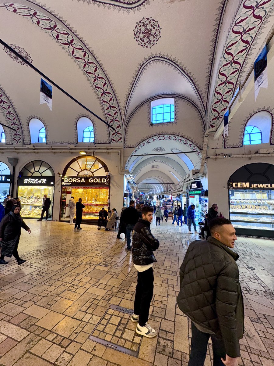 SashaEats's tweet photo. Grand Bazaar in Istanbul, Turkey 🇹🇷 

#SashaInTurkey #Istanbul #travel https://t.co/TbXFX5ib0Y
