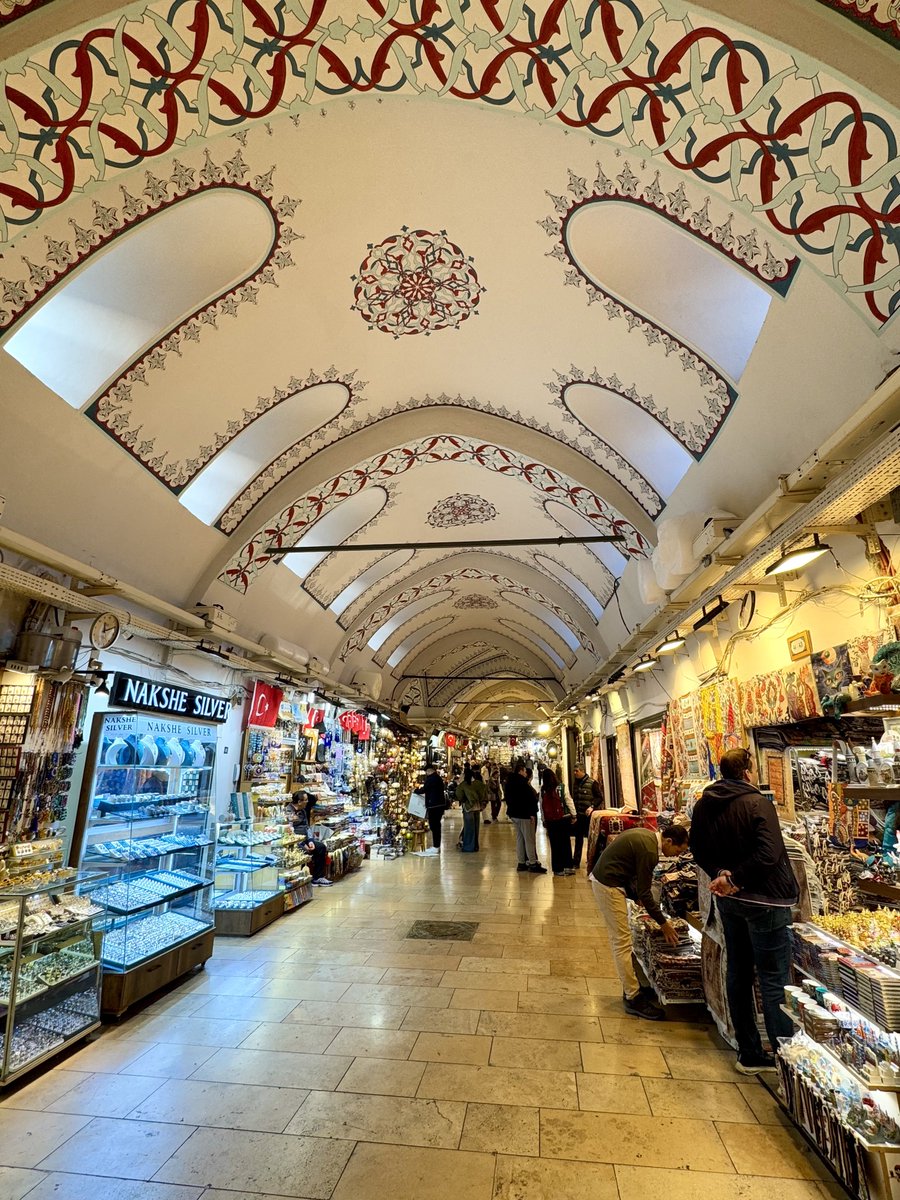 SashaEats's tweet photo. Grand Bazaar in Istanbul, Turkey 🇹🇷 

#SashaInTurkey #Istanbul #travel https://t.co/TbXFX5ib0Y