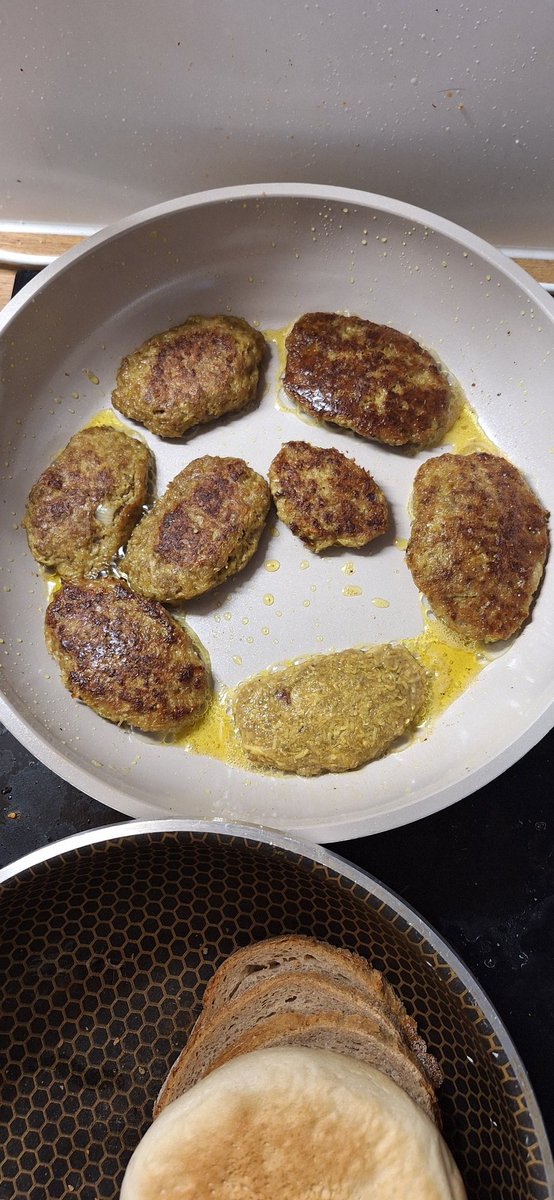 عجب کتلتی زدم😋😋