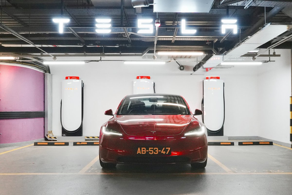 Tesla Macau 澳門 tweet media