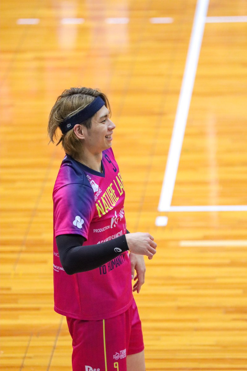 金じゃないんだ。 一応グレージュなんだ。 #東京グレートベアーズ