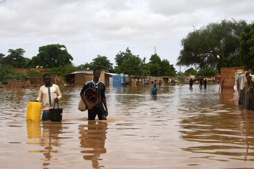 firehorse249791's tweet photo. Rising Floods Deepen Hardship for Displaced South Sudanese > https://t.co/cEG52iNHdg #Capitalism💀#ClimateCrisis #SevereWeather #Flood #Submergence #Gorwai #Ayod #SouthSudan #EastAfrica https://t.co/8jR5IuRDyQ