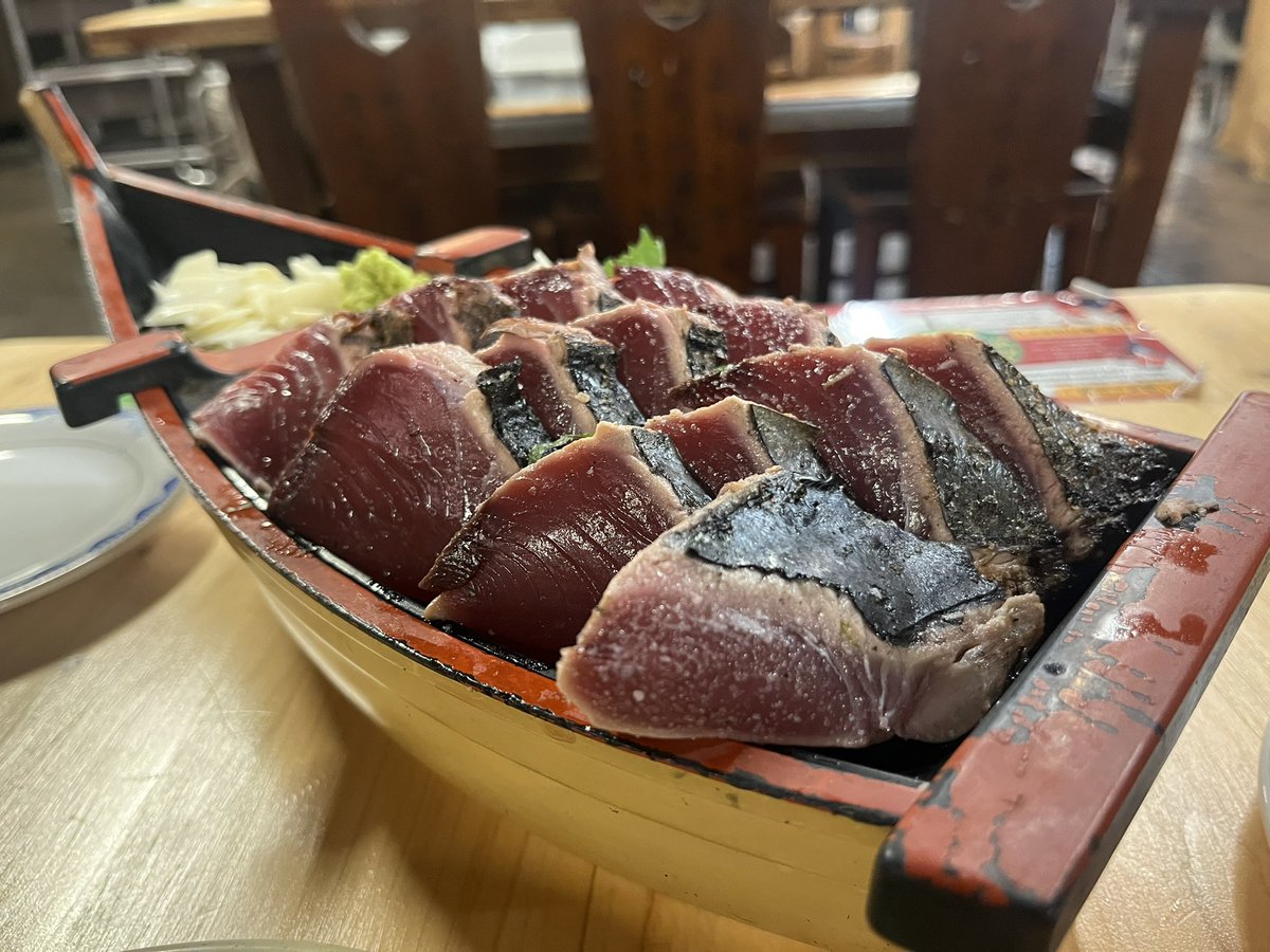 sushikuiteeee's tweet photo. 数日経ってしまいましたが、#MusicAle 
様主催、高知県立美術館ホールでのガラコンサートも無事に終える事が出来ました。#Allymusicdesign 様のプロジェクションマッピングも入り、豪華で幻想的なステージとなりました。ご当地グルメもしっかり堪能出来て満足。 https://t.co/HWd40V2phm