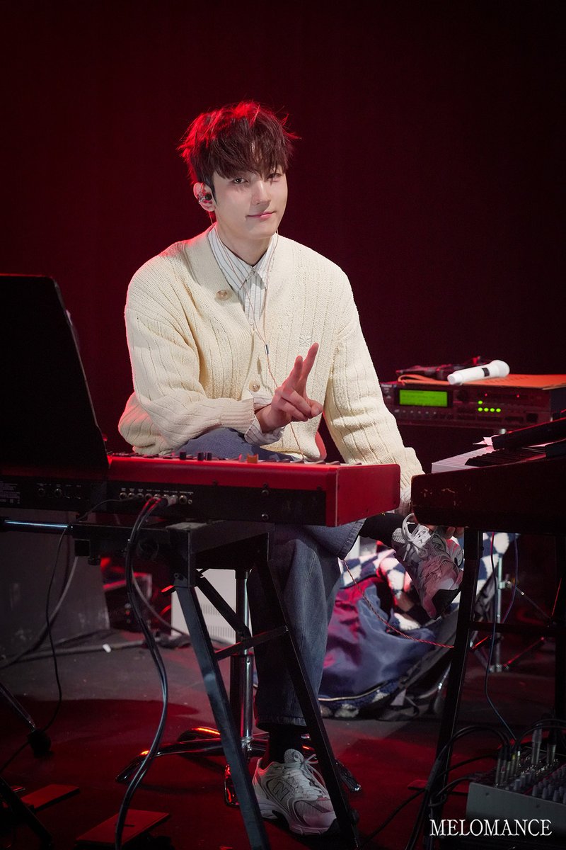 MeloManceXABYSS's tweet photo. [PHOTO]

[MELOVER Only] 더 시즌즈 - 이영지의 레인보우🌈🎹⑨
🔗https://t.co/VxPiqQeqqc

해당 콘텐츠는 멜로버 1기 전용 독점 콘텐츠로
비스테이지에서 확인해 주시기 바랍니다🤍
⠀
#멜로망스 #MeloMance
#김민석 #KimMinSeok
#정동환 #JeongDongHwan
#멜로버 #MELOVER
#로망이 #ROMANGEE https://t.co/wHREiSxtb0