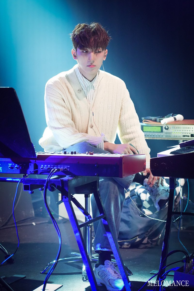 MeloManceXABYSS's tweet photo. [PHOTO]

[MELOVER Only] 더 시즌즈 - 이영지의 레인보우🌈🎹⑨
🔗https://t.co/VxPiqQeqqc

해당 콘텐츠는 멜로버 1기 전용 독점 콘텐츠로
비스테이지에서 확인해 주시기 바랍니다🤍
⠀
#멜로망스 #MeloMance
#김민석 #KimMinSeok
#정동환 #JeongDongHwan
#멜로버 #MELOVER
#로망이 #ROMANGEE https://t.co/wHREiSxtb0