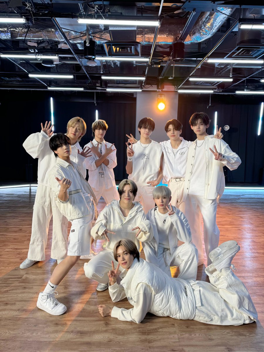 andTEAMofficial's tweet photo. &amp;TEAMからの冬の贈り物❄️

あと3️⃣0️⃣分➡️ '雪明かり (Yukiakari) ' Special Video for LUNÉ Let’s Goooooo!!! 🔥

#いつもありがとうLUNÉ
#andTEAM #雪明かり_Yukiakari https://t.co/gg6g4bIfvT