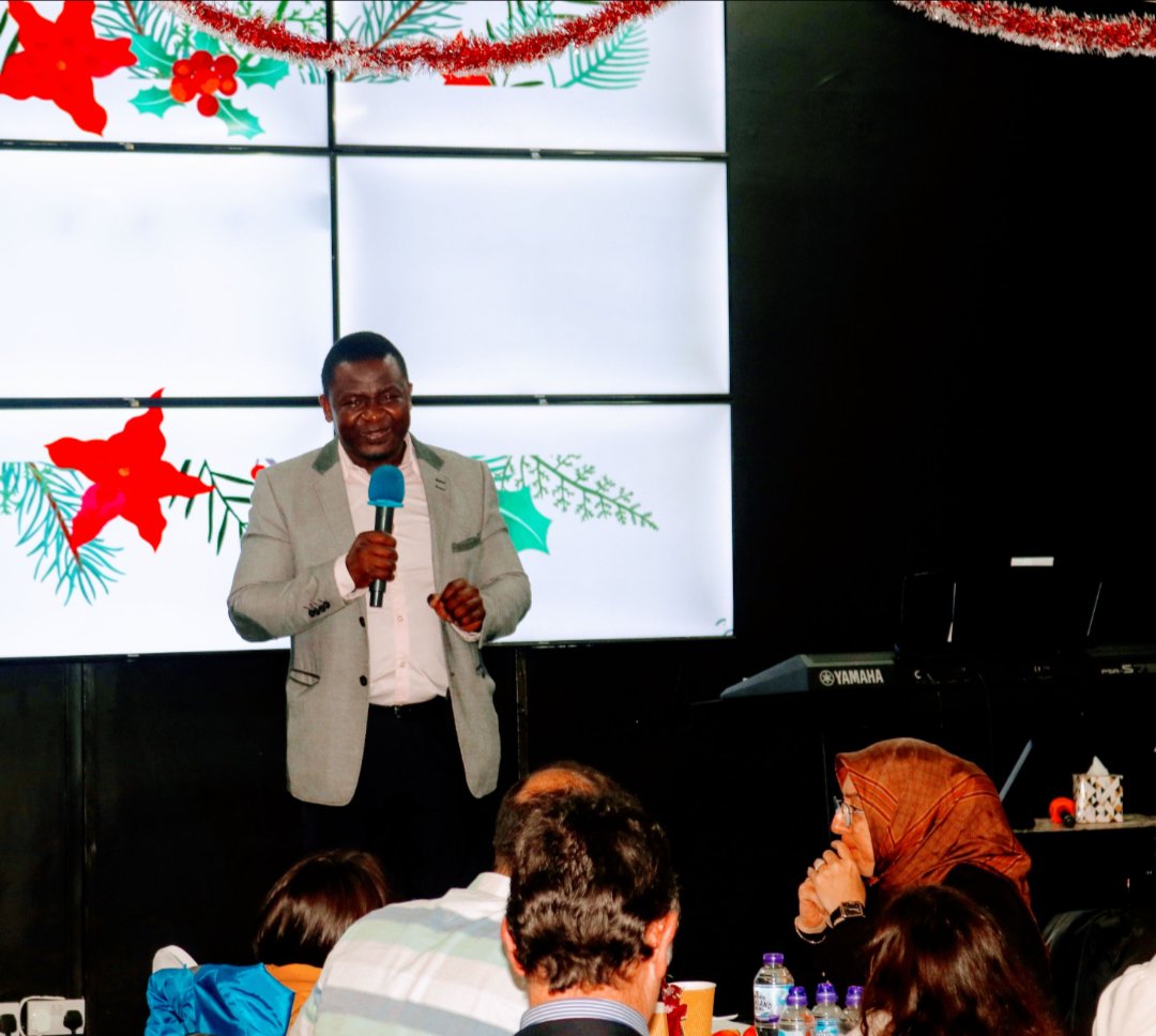 AllanMandindi's tweet photo. It was an honour to speak at Malawi Heritage UK & Dialogue Society Christmas Dinner in Openshaw about the importance of community cohesion - different communities celebrating Christmas together.
The theme was #VoicesInUnity.
People brought their food to share with others. https://t.co/dc2h7fsPA5