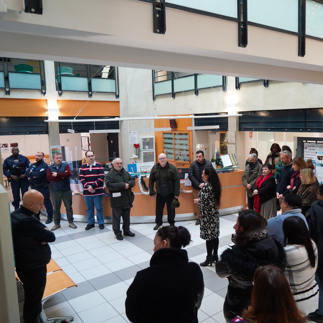 [Hommage aux victimes du cyclone Chido à Mayotte] 🇾🇹 

👉 Ce matin, l'ensemble de l'équipe municipale a participé à une minute de silence en hommage aux victimes du cyclone Chido qui a ravagé le département de Mayotte. 🇾🇹