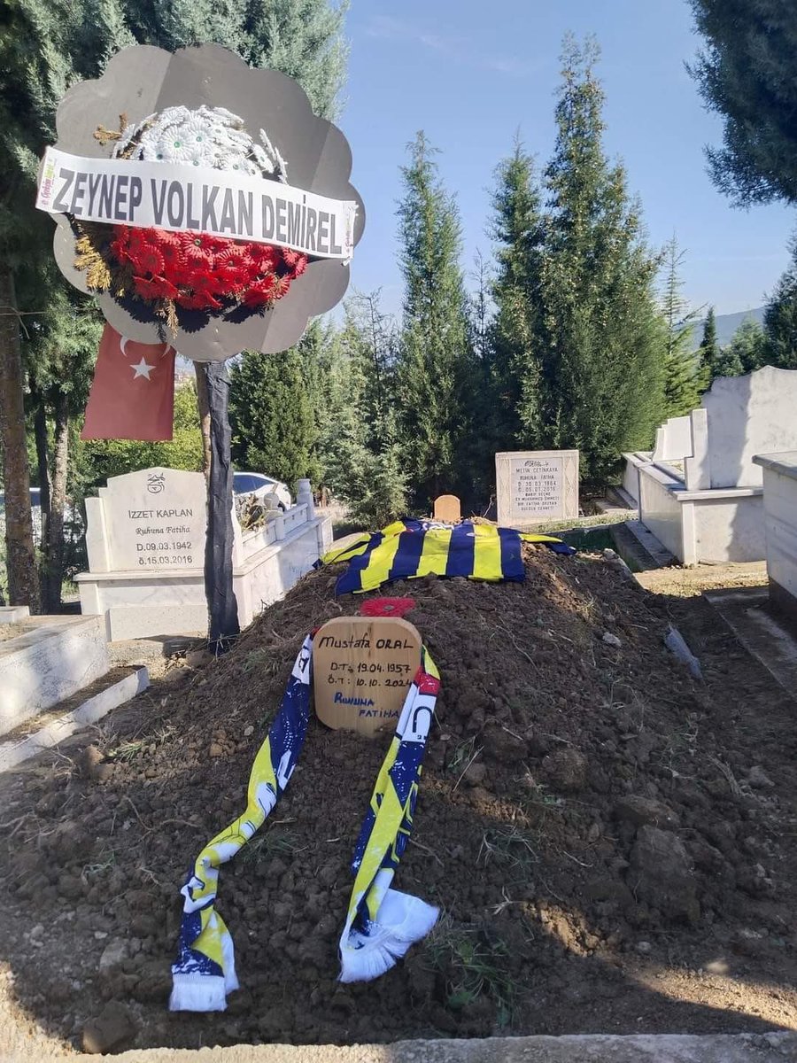 Veee gün geldi Mustafa Oral’da her yaşayan canlı gibi bu dünyadan göçtü 

Sıradan düz bir vatandaştı Mustafa Oral 

O gün toprağa verilirken onu 7 yıl önce ziyaret eden ADAM yine UNUTMAMIŞTI 

Birileri bu hayata sadece 3 puan için bakar birileri ise Vicdan ve Merhameti ile