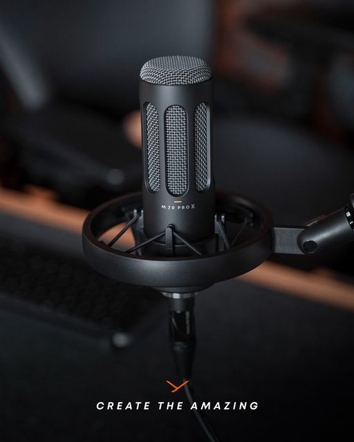 LeadingTechnolo's tweet photo. Il microfono #broadcast dinamico 𝗠 𝟳𝟬 𝗣𝗥𝗢 𝗫 di @beyerdynamic offre il miglior suono per radio, podcast e live streaming su piattaforme come Twitch, YouTube o TikTok.🎤
👉https://t.co/7RhlJM3WcE
#m70prox #beyerdynamiic #beyerdynamicm70prox #m70 #proxseries #microfoni https://t.co/h0Hx2PytoS