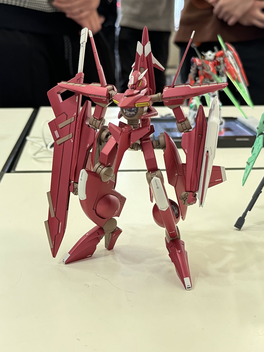 SSR_003's tweet photo. #00オフ
がんぷさんのアルケーガンダム！
かなりの手が加わっているのにそれを感じさせない綺麗な仕上げ。塗装も綺麗でなによりこの立ち姿が決まっていて最高😆 https://t.co/c257OhEkM5