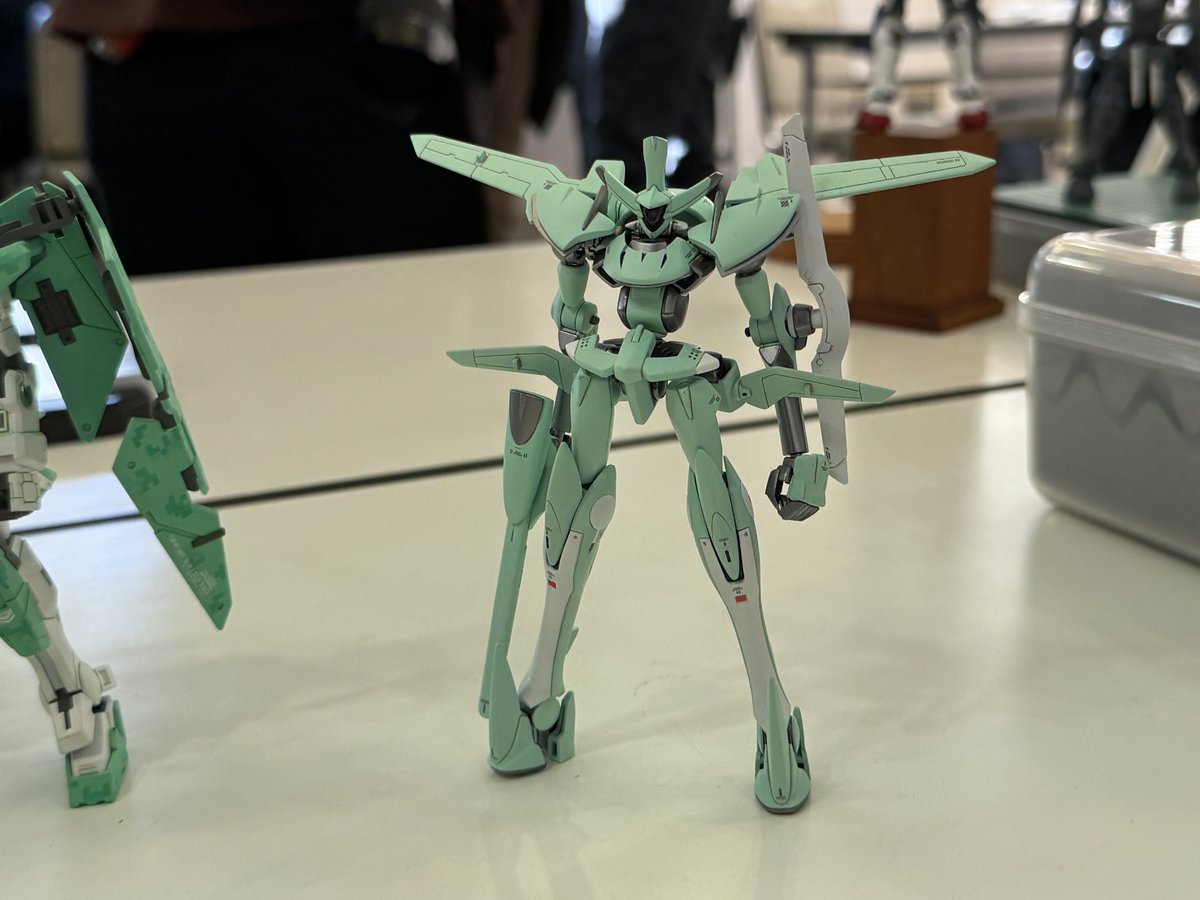SSR_003's tweet photo. #00オフ
がんぷさんのアルケーガンダム！
かなりの手が加わっているのにそれを感じさせない綺麗な仕上げ。塗装も綺麗でなによりこの立ち姿が決まっていて最高😆 https://t.co/c257OhEkM5