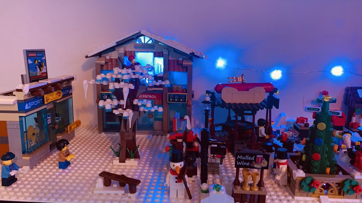 johnjallan1972's tweet photo. Christmas Lego village 🎅🌲⛷️ https://t.co/CPOMmTI5t4