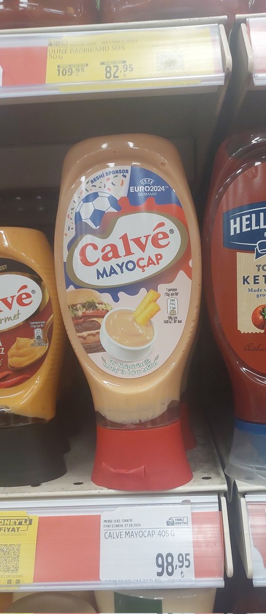 Kız: Tuhaf ve rahatsız edicisin
Ben: