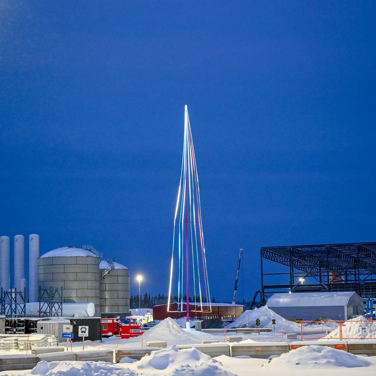 Season's greetings from Stegra!

Our team has put up a Christmas tree at the construction site in Boden! Keeping in mind Stegra's commitment to sustainability in our construction process, the tree was built using recycled materials from the factory.