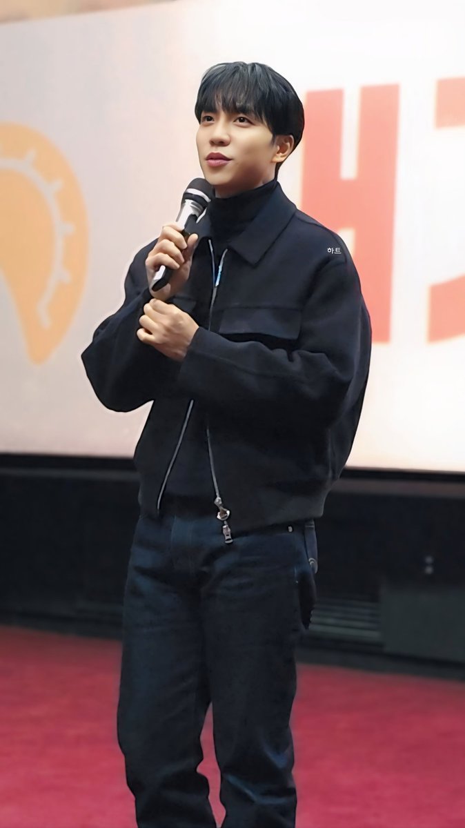 20241223.
오늘 착장 진짜 너무 이쁜데?
근데 오빠 안춥니......?🤧
여전히 미모는 오늘도 열일했던 우리오빠💚

#이승기
#부산무대인사
#대가족
#롯데시네마광복점