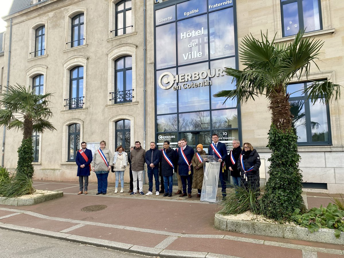 Arrivé Benoît (@arrivebenoit) on Twitter photo <a href="/VilleCherbourg/">Ville de Cherbourg-en-Cotentin</a> s’associe à la journée de deuil national en hommage aux victimes du cyclone #Chido à #Mayotte.
⚫️ Une minute de silence a été observée.
Une subvention de 10 000 euros sera votée en témoignage de notre solidarité avec les Mahoraises et Mahorais. #SoutienMayotte <a href="/VilleCherbourg/">Ville de Cherbourg-en-Cotentin</a> s’associe à la journée de deuil national en hommage aux victimes du cyclone #Chido à #Mayotte.
⚫️ Une minute de silence a été observée.
Une subvention de 10 000 euros sera votée en témoignage de notre solidarité avec les Mahoraises et Mahorais. #SoutienMayotte