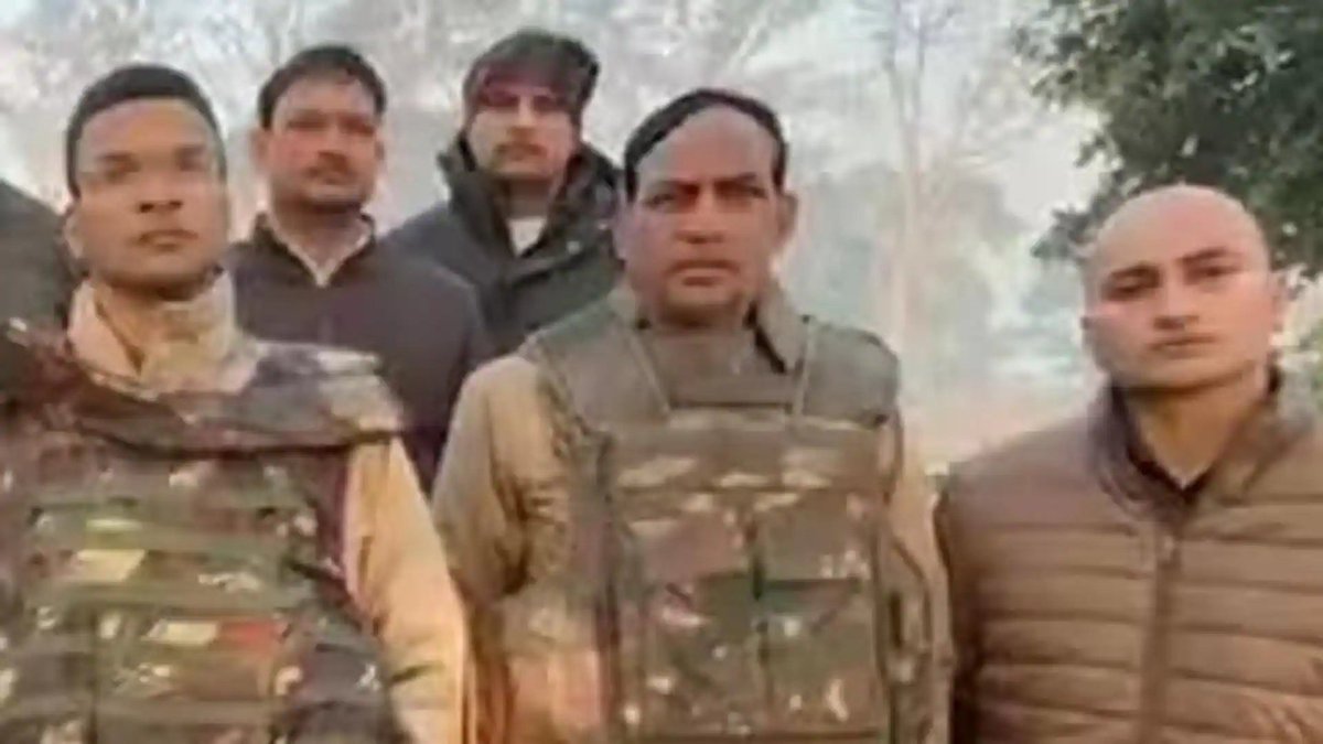 MatpatraNews's tweet image. (5/6)DGP Yadav lauded Punjab & UP Police for swift inter-state co-op in neutralizing suspected terrorists in #Pilibhit. Linked to multiple grenade attacks, including blasts in Amritsar & Nawanshahr, the KZF module was swiftly dismantled without reported injuries. #TerrorCrackdown